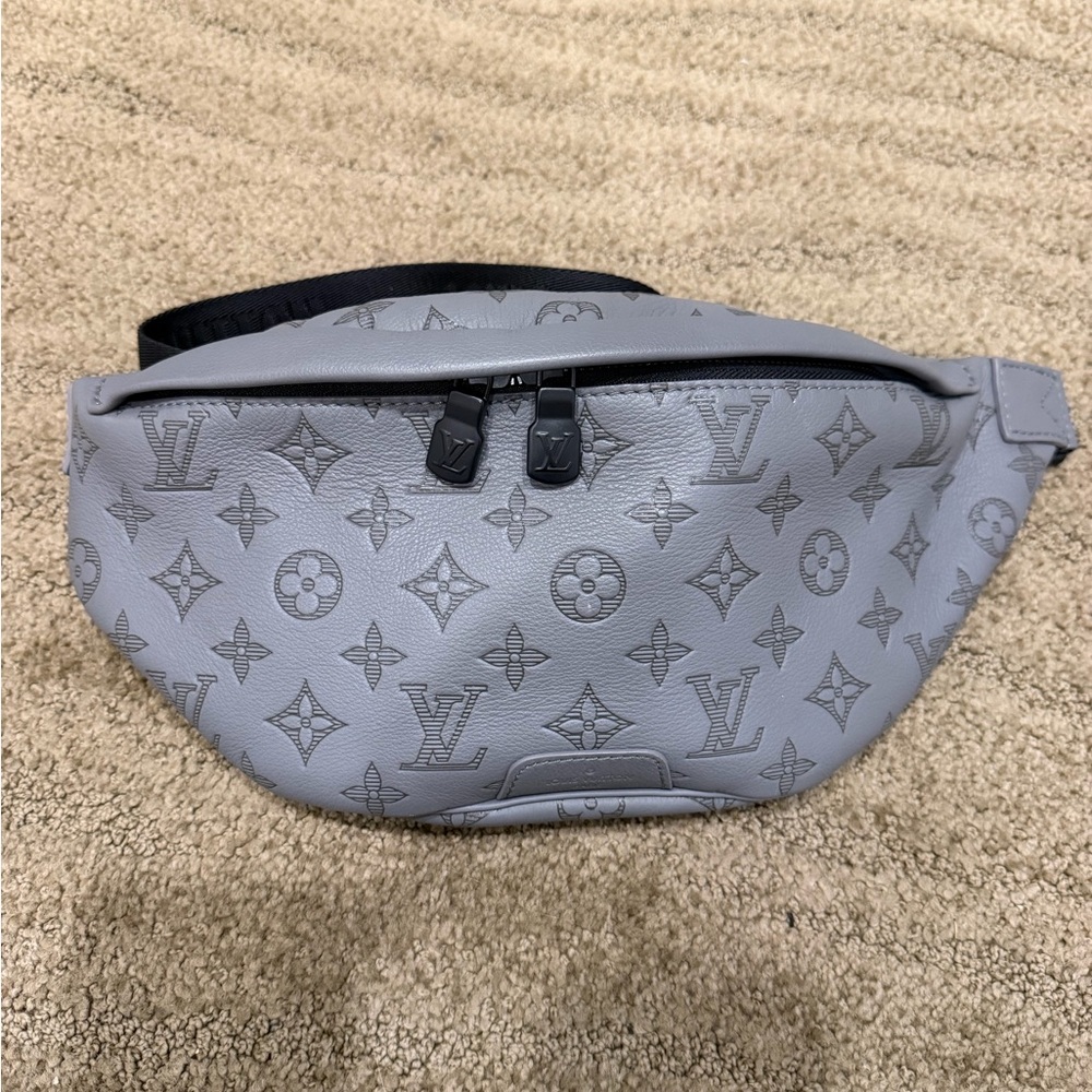 Louis Vuitton Discovery Bumbag View 4